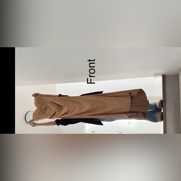 Gold gown - Picture 5 of 6